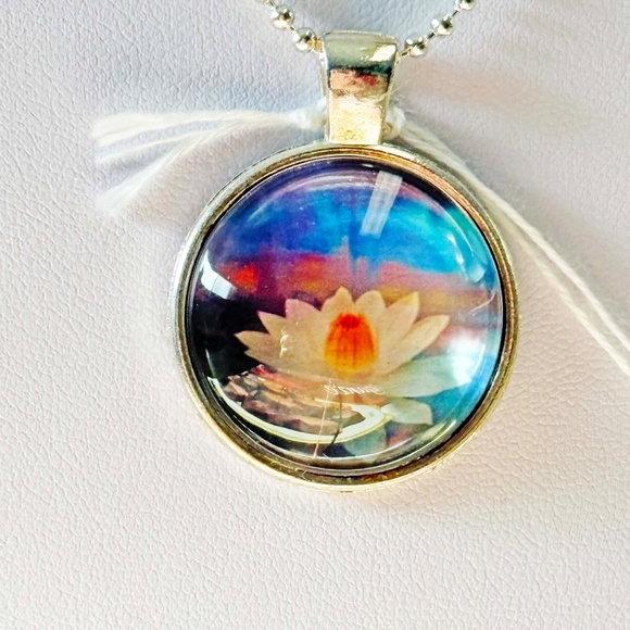 WATER LILY PENDANT NECKLACE, HANDMADE, GLASS DOME ON METAL, 23 INCH SILVER-TONE - Picture 2 of 4